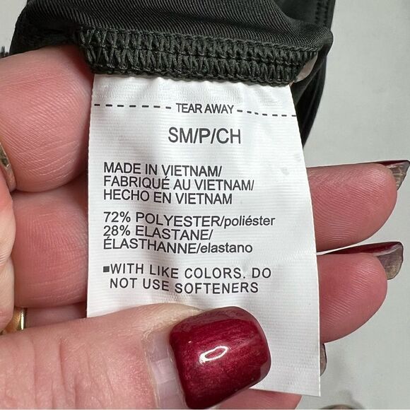 Under Armour | NWT Heat Gear Leggings - Picture 4 of 5